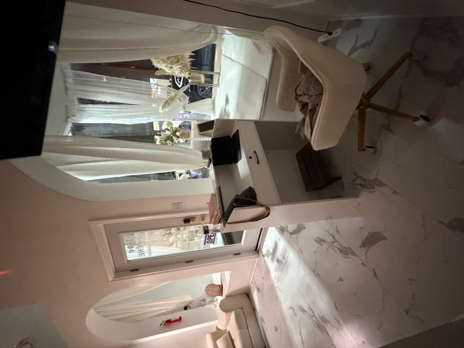 SOLÉNE reception desk and waiting area